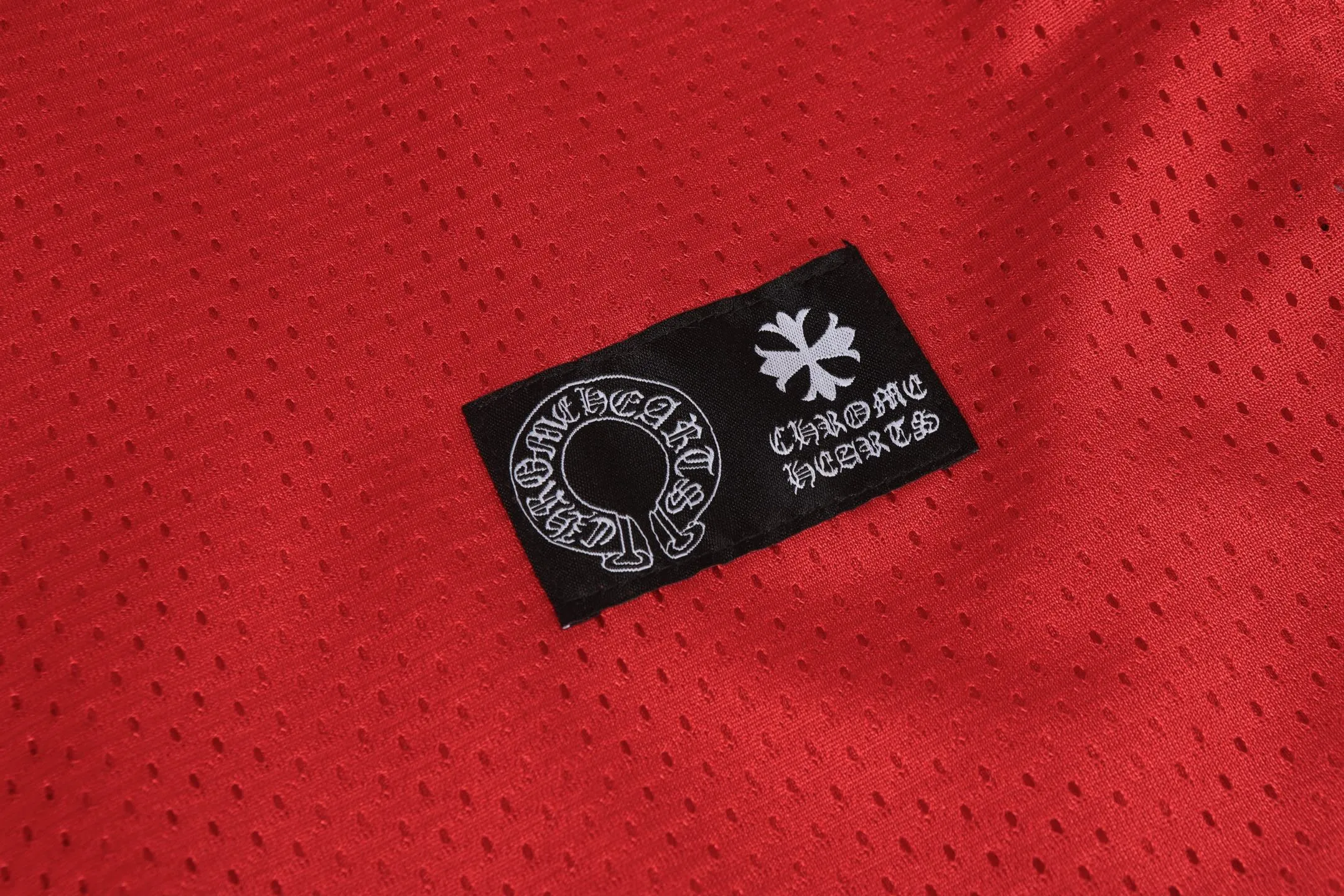 P160 Chrome Hearts CH Chrome Hearts popular Sanskrit printed mesh double-layer ice hockey jersey sports suit. Uses direct injection imported machine printing. Hardware accessories are all ground and customized. Correct configuration. Black 2025 Chrome Hearts authentic packaging. 300 grams of custom-made dyed mesh. Large version. Loose and stylish. Different from lower versions. Slim and long version with upper body and hip stretch. 100% commitment: top quality. Not fast food. The highest version on the market. Top quality - different from ordinary versions on the market. If you care about quality, you should also respect the price. Absolutely 0 after-sales service and 0 return rate so far. It’s hard not to love the style - 300g mesh custom-dyed fabric - Correct high-density main mark, washed tag, hand-sewn